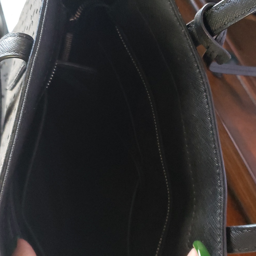Michael kors black tote bag with design - Picture 2 of 2